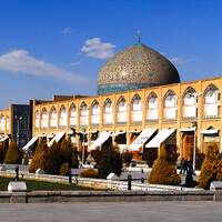 سفر به سرزمین نقش‌ها