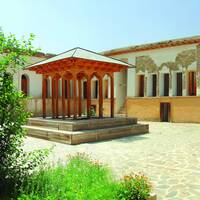 La casa de Nima Yushij
