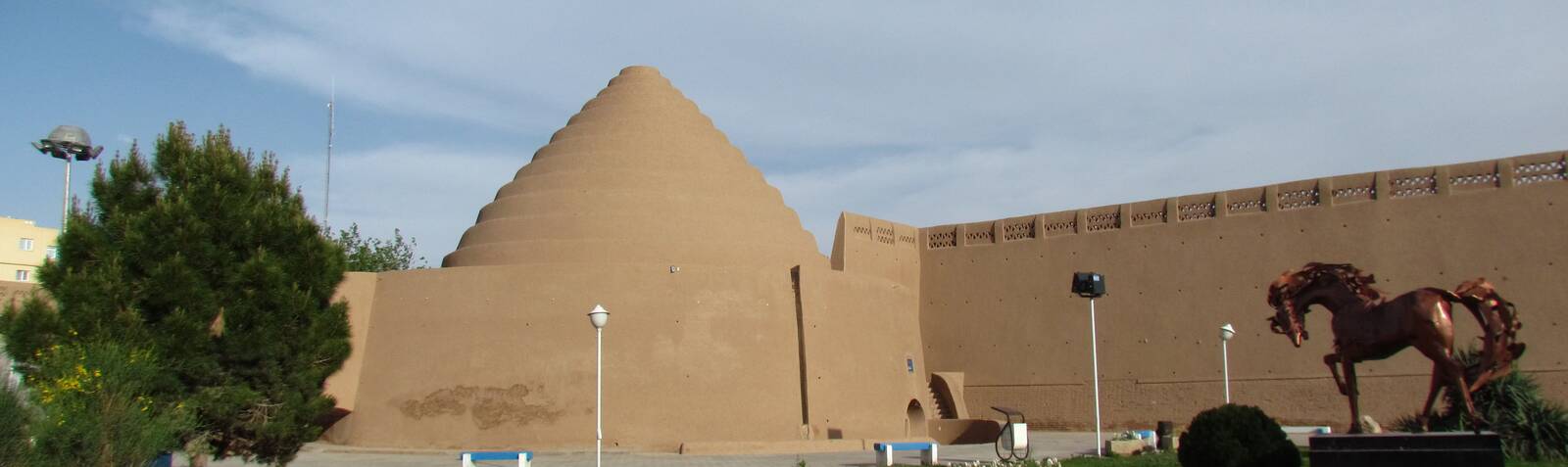 یخدان مویدی