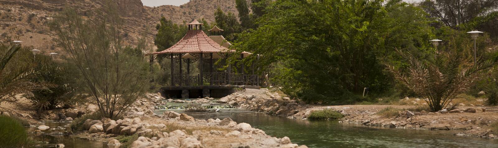 چشمه آبگرم گنو