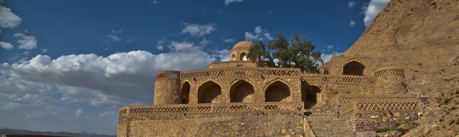 Tumba de Bozorgmehr «Bozar Jemher»