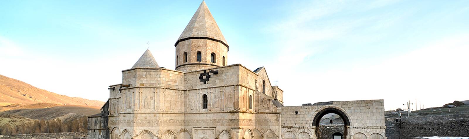 伊朗的亚美尼亚修道院群