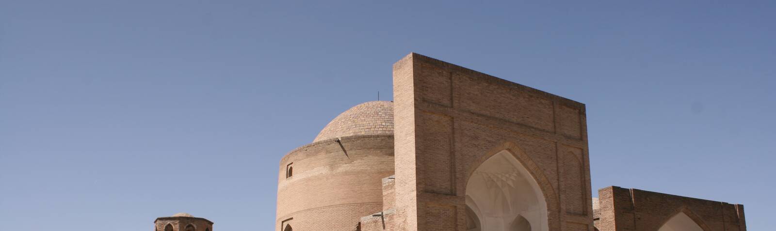  Ghotb al-Din Heidar Mausoleum 