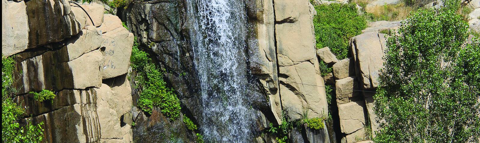 آبشار گنج‌نامه