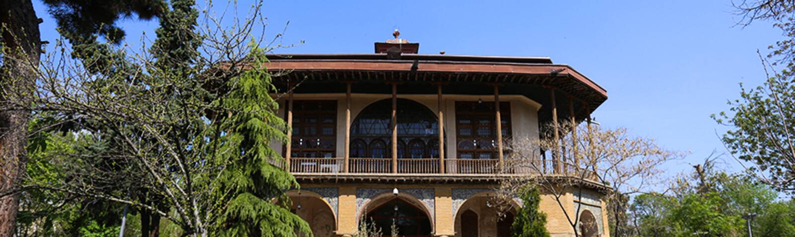 قصر جهلستون في قزوین