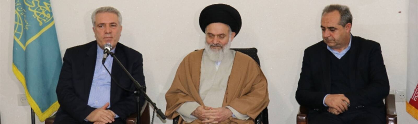 آیت‌الله حسینی بوشهری در دیدار با دکتر مونسان تأکید کرد