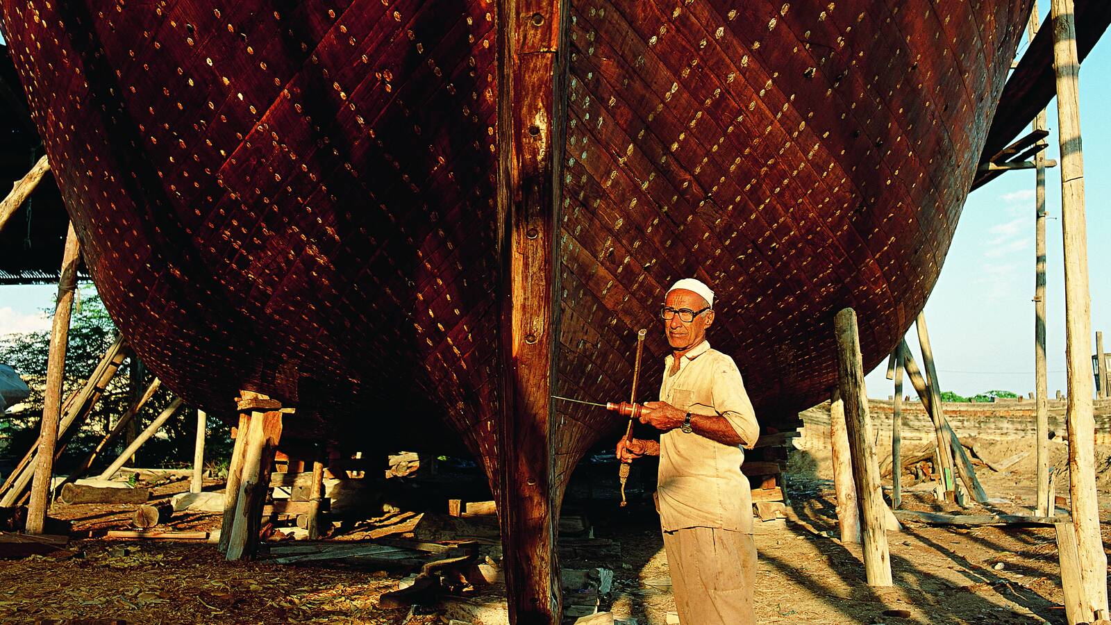 Традиционные навыки строительства и управления иранскими лодками Лендж в Персидском заливе